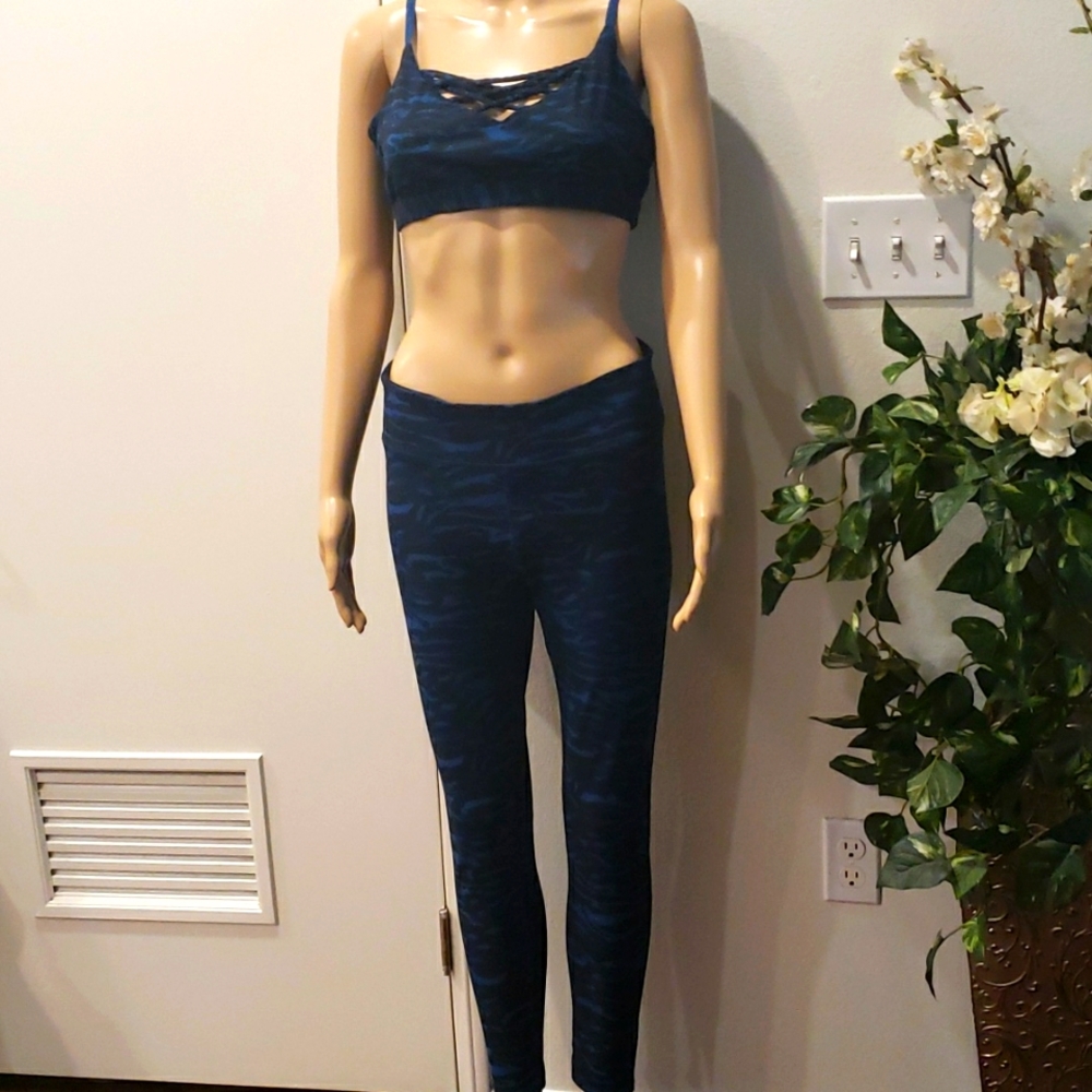 Fabletics Size M - image 1